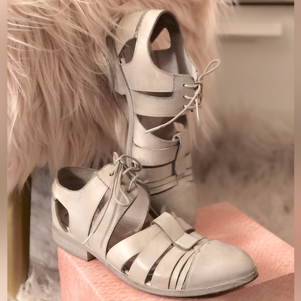 Kenneth Cole Leather Cutout Oxford